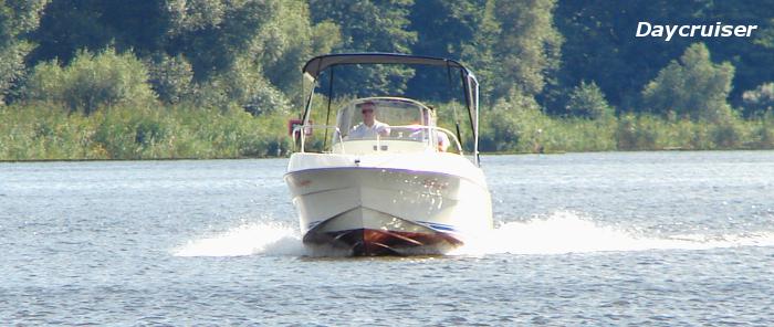 Schnelles Motorboot mieten in Berlin